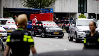 Арестуваха мъж, държал заложник в холандско радио