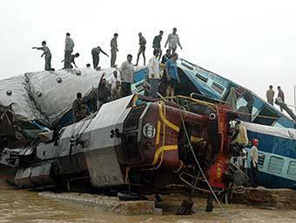 118 жертви на жп катастрофата в Индия