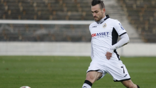 Бившият футболист на Славия и Черноморец Жереми Манзоро остана