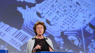 Еврокомисар призова за премахване на роуминга през 2014 г.