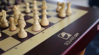 Шахът, който от разстояние можем да играем с дядо си