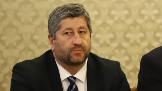 ДБ и ПП сглобяват отбор отвъд конфронтационните линии