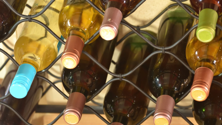 Френски винопроизводители ще правят дезинфектанти от непродаденото вино