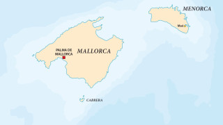 Малко цунами заля плажове на испанските острови Майорка и Менорка