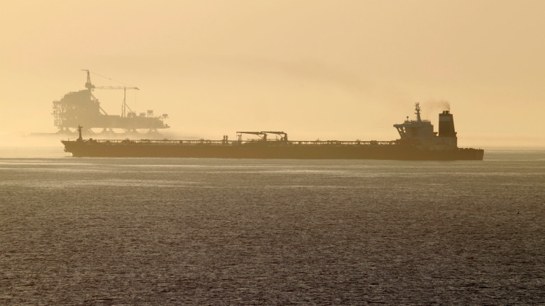 Иран задържа петролен танкер, плаващ под панамски флаг, в Ормузкия