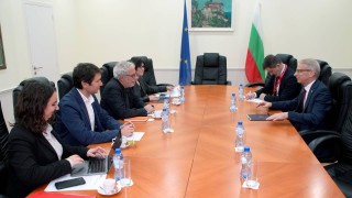 Денков: Проблемът в България не е свободата на словото, а дезинформацията