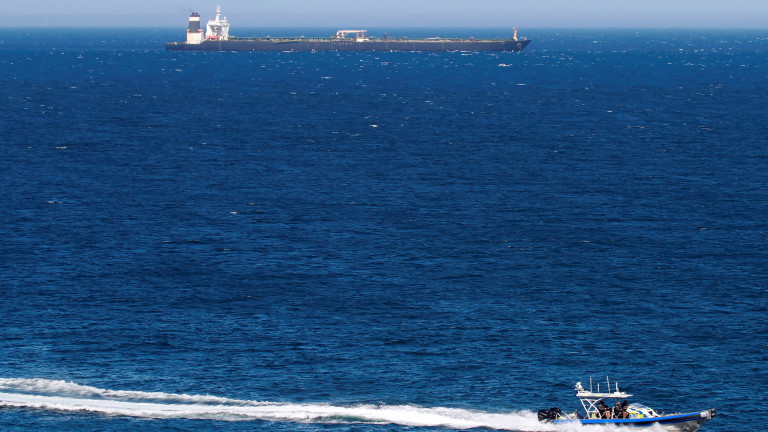 Освободеният от Гибралтар танкер се оказа руски, бил нает от иранска компания