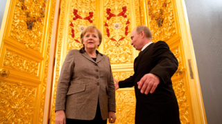 Меркел натисна Путин в телефонен разговор за Сирия