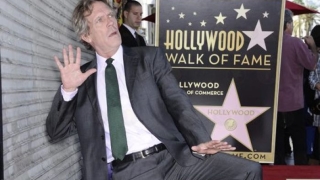 Хю Лори откри звездата си на Алеята на славата 