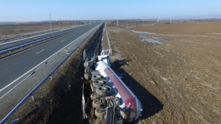 Катастрофирала цистерна спря движението по АМ "Тракия"