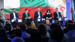 Желязков: Няма никакво основание хората да харчат панически спестяванията си