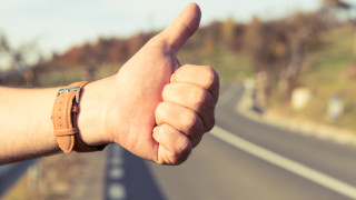 Баща и син откраднаха 10 000 евро от шофьор качил