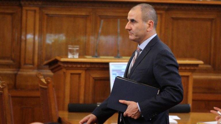 Повишиха съдията, осъдил Цветан Цветанов за шестте "Не"
