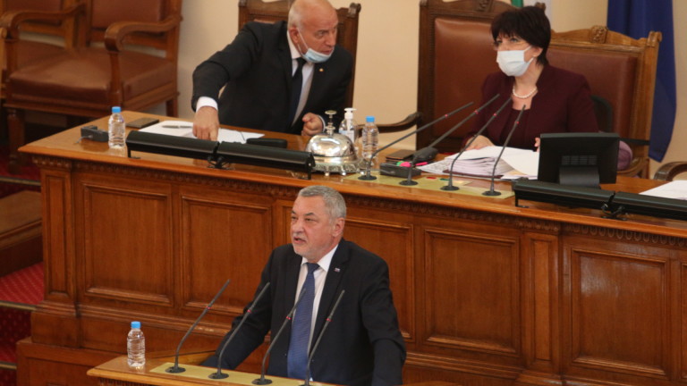 Валери Симеонов се чуди дали трябва да подкрепяме Украйна по