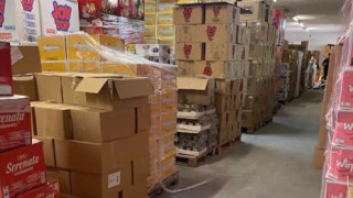 Откриха огромно количество сладкиши, безалкохолни, кафе и бира без български етикет в склад в Кюстендил