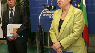 Две жени грабнаха "Д-р Илко Ескенази" за членството ни в ЕС 
