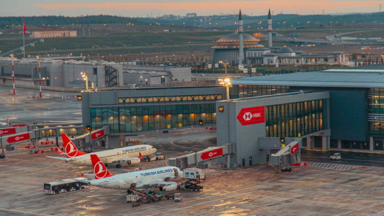 Снимка: Най-натовареното летище в Европа планира да е първото, захранвано изцяло от слънчева енергия