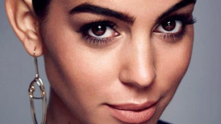 Джорджина е секси в нова фотосесия (СНИМКИ)