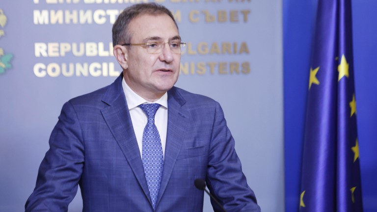 Гуцанов отчете по-висок ръст на заплатите, средната за страната е 2572 лв. 