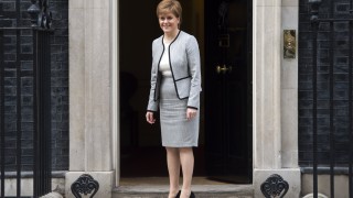 Първият министър на Шотландия Никола Стърджън обяви че всеки премиер