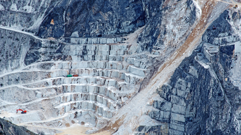 Планините в Италия за $1 милиард, където се произвежда най-много мрамор в света