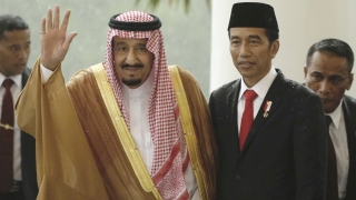 За първи път от 50 г. кралят на Саудитска Арабия на посещение в Индонезия