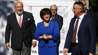 Караянчева зове Радев да помогне на България без излишни демонстрации