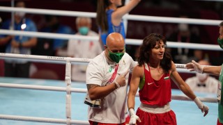 Страхотна! Стойка Кръстева гарантира медал за България след бой над китайка