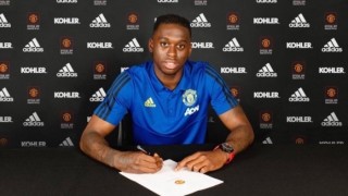 Манчестър Юнайтед официално обяви трансфера на защитника Аарън Уан Бисака Той