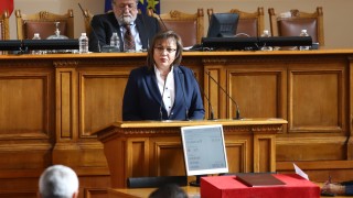 Нинова видя опит някой да открадне БСП и парламентарната демокрация