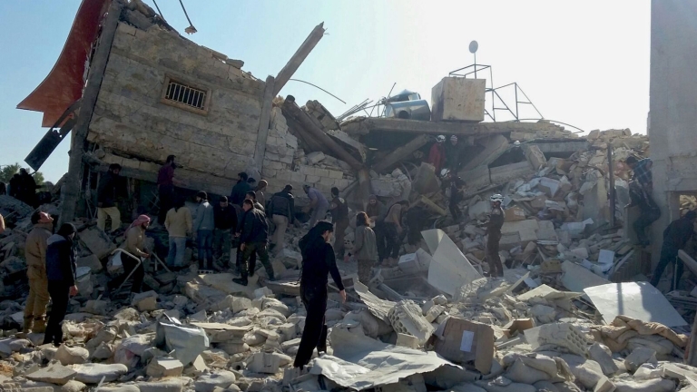 Десетки цивилни убити при въздушни удари в сирийския град Рака 