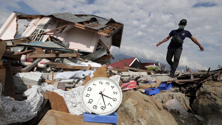 Броят на жертвите от земетресението и последвалото цунами, ударили индонезийския