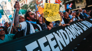 Десетки хиляди хора излязоха по улиците на аржентинската столица Буенос