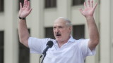 Лукашенко на колене - зове да защитят Беларус от смърт