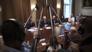 Американският лидер използва Туитър за да отрече информация че е