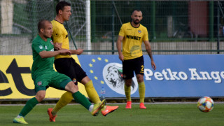 Треньорът на Ботев Пловдив Ферарио Спасов няма да може да