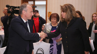 Просветният министър Красимир Вълчев обеща да провери сигнала на ПП