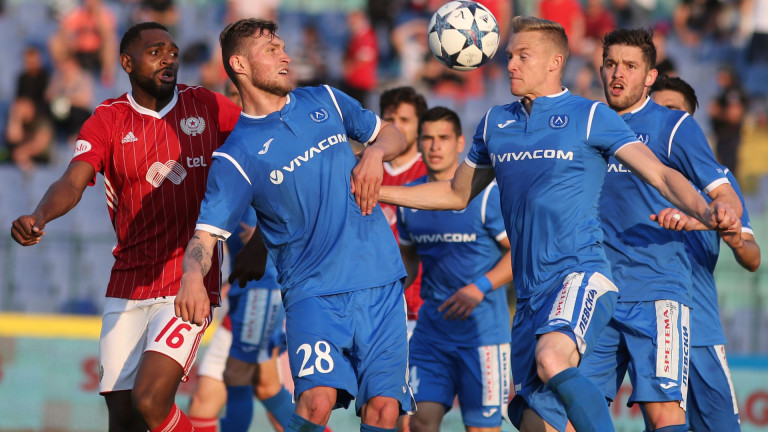 Нов инцидент на Левски - ЦСКА се е разминал на косъм