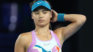 Шампионката от US Open през 2021 година Ема Радукану претърпя
