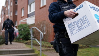 Германските власти претърсиха помещенията на три компании като част от