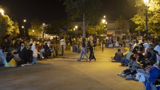 Най малко 632 души бяха убити и повече от 330 бяха