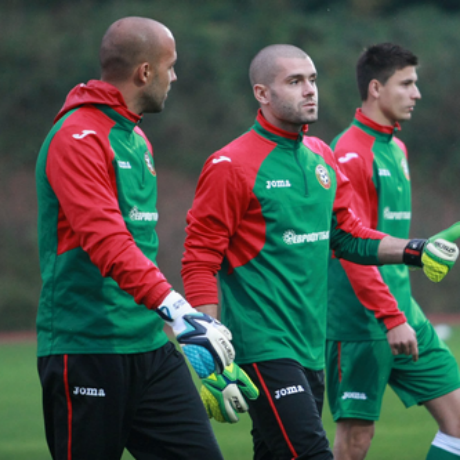 Митрев реши - ще играе доста далеч от София