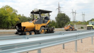 Асфалтират поетапно всички улици в новата част на Приморско