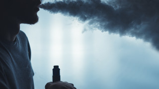 Правителството на Индия забрани производството и вноса на електронни цигари