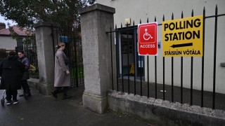 Основната опозиционна партия в Ирландия Шин Фейн изглеждa печели с