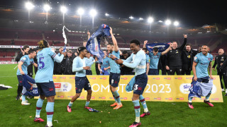 Бърнли отстрани фен, който е хвърлил запалка по играч на Манчестър Сити