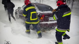 В Одеса хвърлят БТР-и срещу снежната стихия