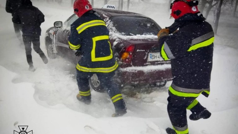 В Одеска област за ликвидиране на последствията от снеговалежите се