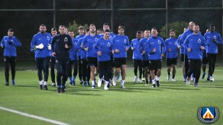 Наставникът на Левски Петър Хубчев закри днешните две занимания на