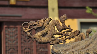 В края на 2001 г имаше две събития които разтърсиха